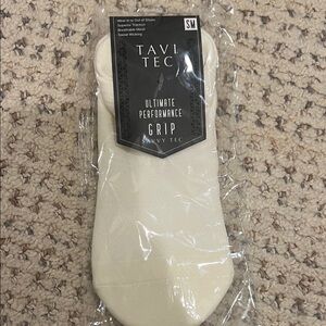 NWT Tavi Tec Cream Performance Grip Socks size small